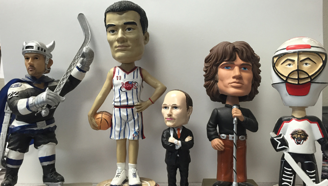 Office Bobbleheads How to Use Your Own Intelligence Bobblehead